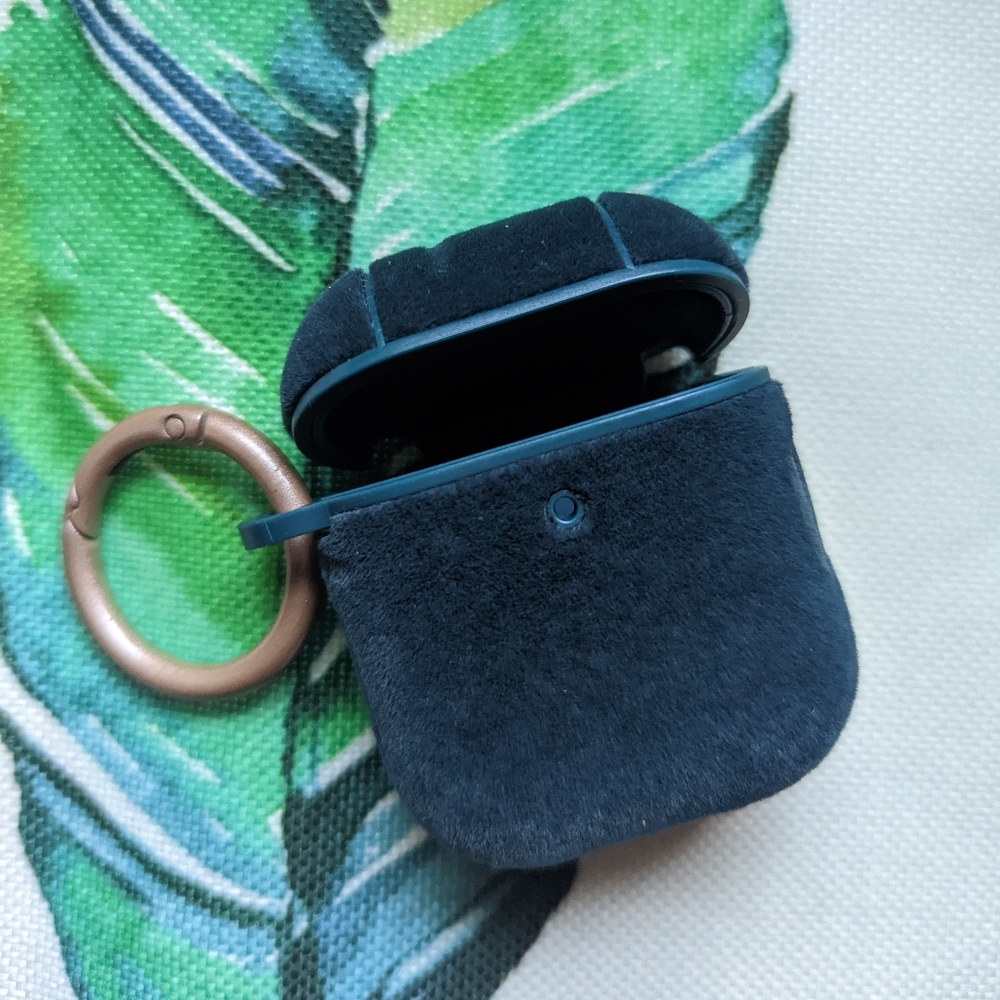 Earbud case - Picture 2 of 3